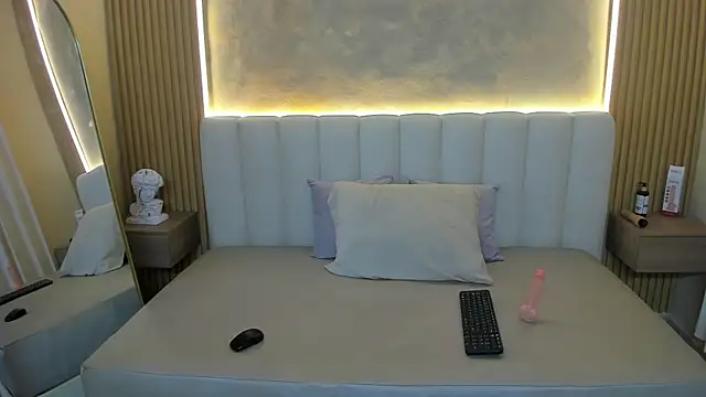 Michelle_Saenz_: онлайн-секс-чат