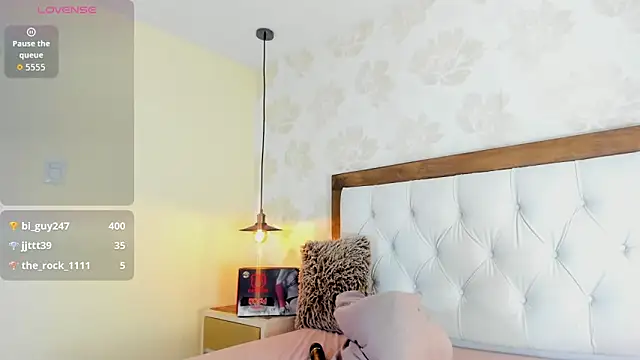 IRISCLARK1 Adlı Modelin Canlı XXX Sohbeti