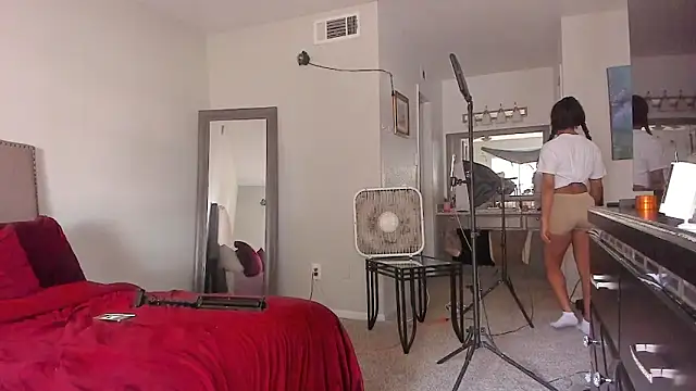 Pertunjukan Kamera Web yiauana