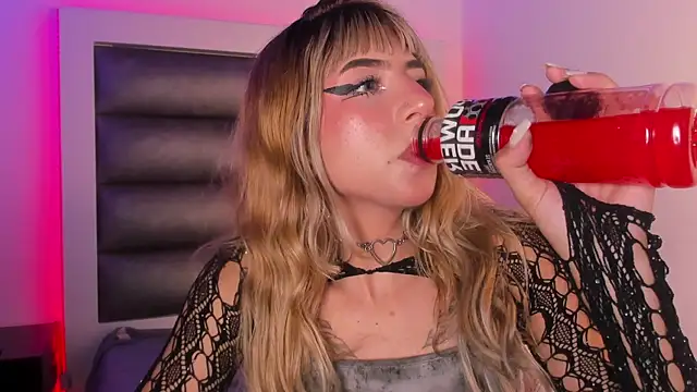 Chat +18 de adhalee_js ao vivo