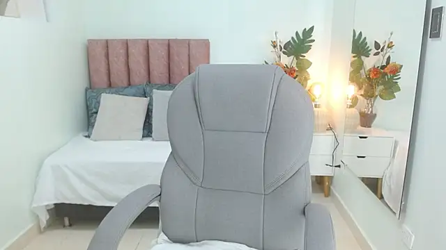 sophia_hadid: απευθείας συνομιλία ΧΧΧ