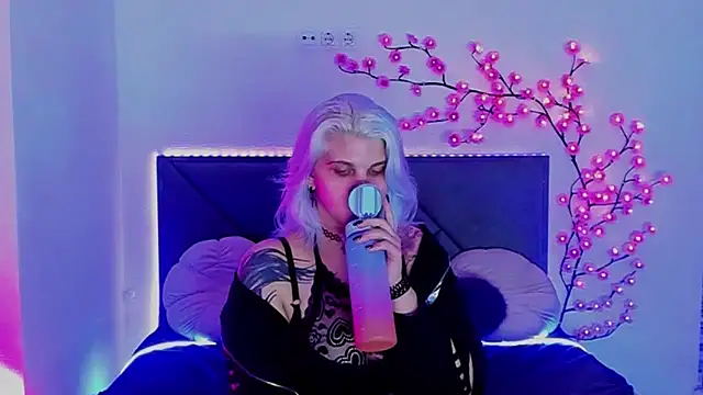 JoannLowe Adlı Modelin Canlı XXX Sohbeti