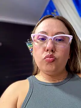 VIOLETA-25_ Adlı Modelin Canlı XXX Sohbeti