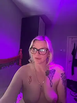 Curvy-Cleo: онлайн-секс-чат