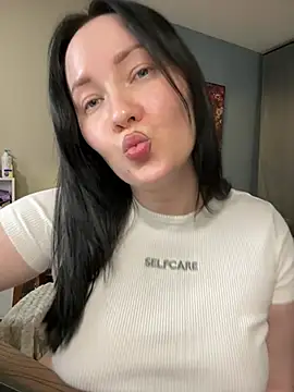 Chat +18 de Kiss_My_Body ao vivo