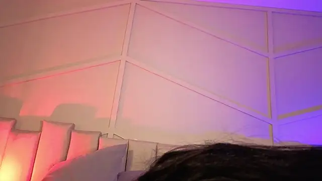 Chat +18 de mia_adams_bm ao vivo