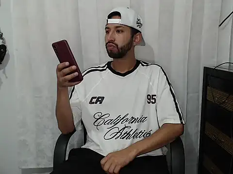 Show de thomass1018 na webcam