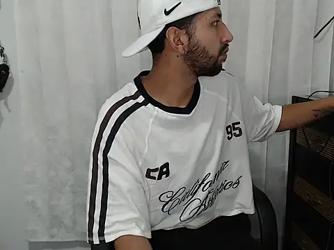 Show de thomass1018 na webcam