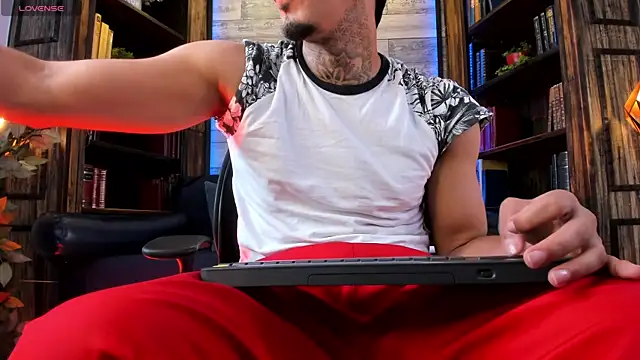 Donovan_Desmond Live XXX-Chat