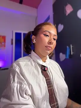 emilysofiia Adlı Modelin Canlı XXX Sohbeti