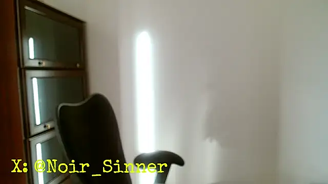 sinnernoir: διαδικτυακό σόου στην κάμερα