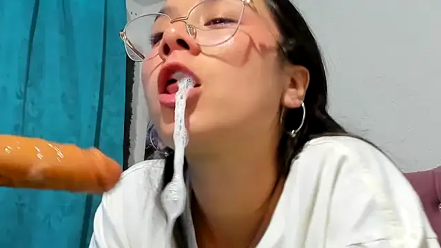 Chatroom XXX en direct de teffy_lee