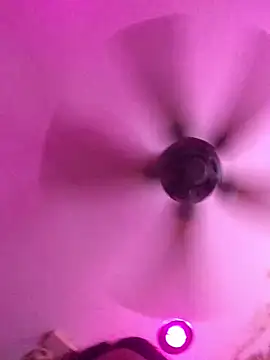 dianagonewild: διαδικτυακό σόου στην κάμερα