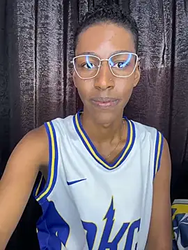 Chat XXX en directo de maiki18_