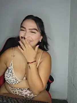 Mia_em Show in webcam