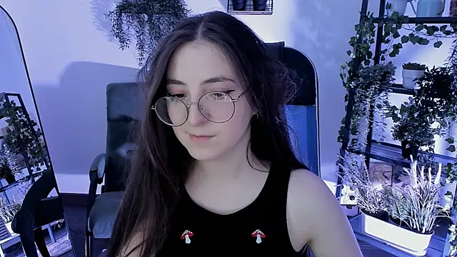 VirtuallVoyant live XXX chat