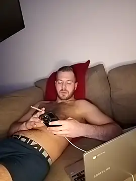 Chatroom XXX en direct de THE_CHEEKY_ALPHA