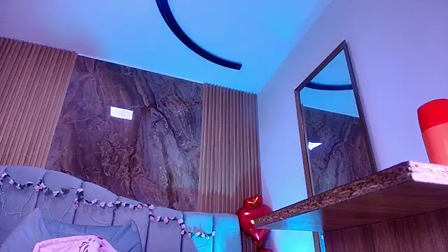 luce_williams' Live XXX Chat