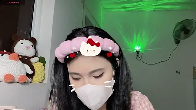 XXX chat uživo modela Tieu-May