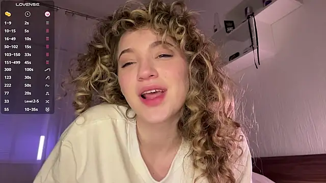 1Kellynaive's Live XXX Chat