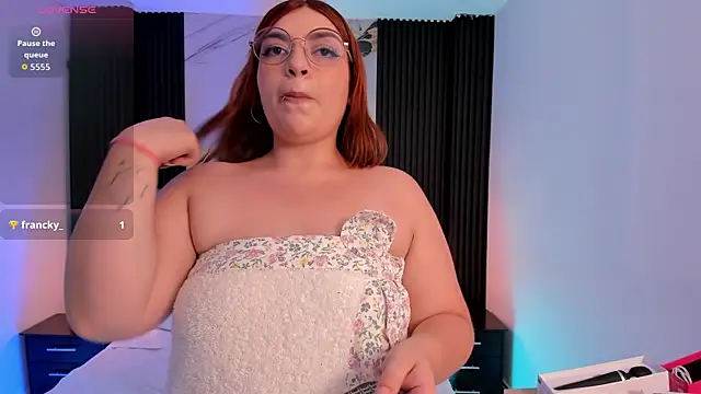 Milacurvy Adlı Modelin Canlı XXX Sohbeti