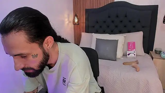 Hisoka_011 webkamerás műsora