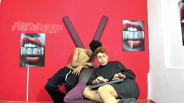 VERY_HOT_GUYS Chat XXX in diretta