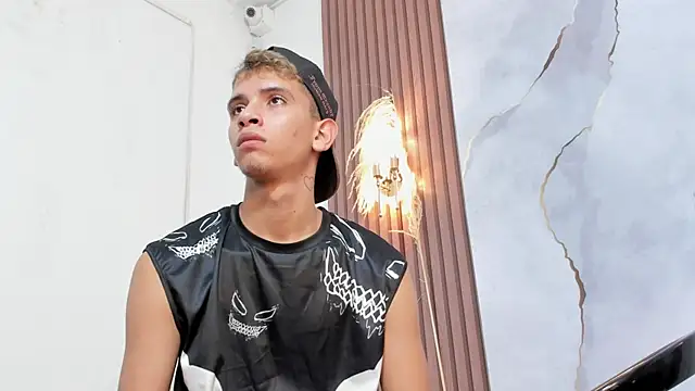 Ethanhot_os Chat XXX live