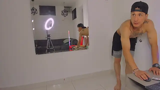 Chatroom XXX en direct de AbaturLopez