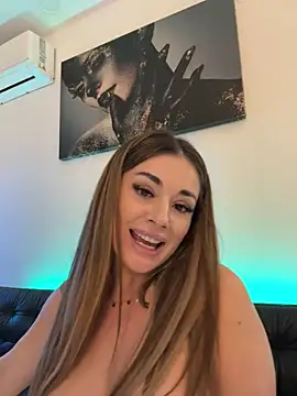 IsabellaEtthan élő XXX-chatje