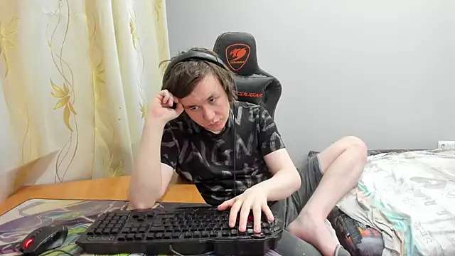 iliaskrislove Adlı Modelin Canlı XXX Sohbeti