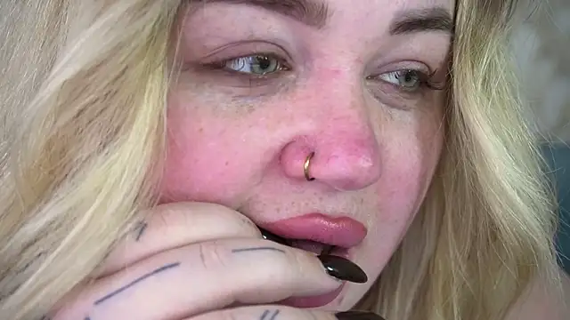 ZaraReignn Webcam-Show