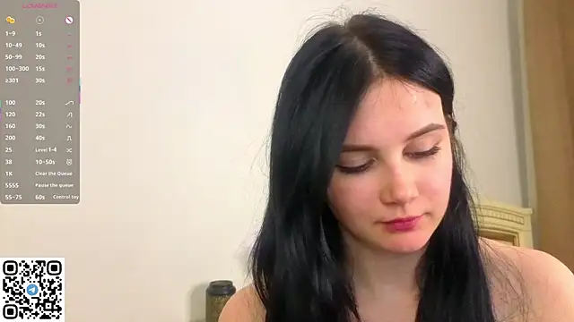 EnricaElis Chat XXX in diretta