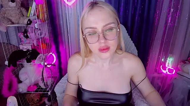 CeaneLinon Live XXX chat