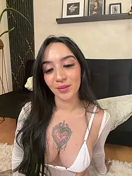 EmmyEvans1 Adlı Modelin Canlı XXX Sohbeti