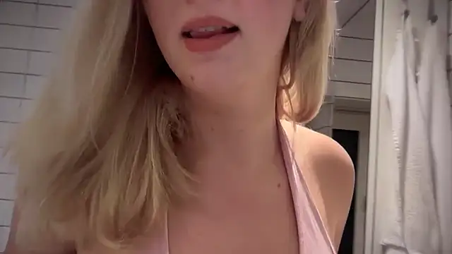 Chat +18 de Kitty_Swetty ao vivo