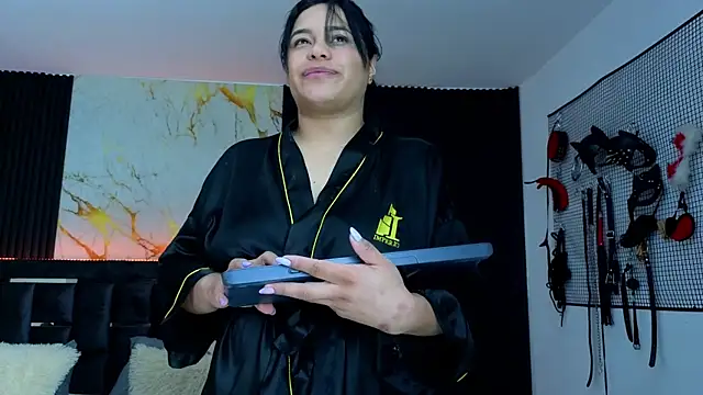 Issafoxx Live XXX Chat