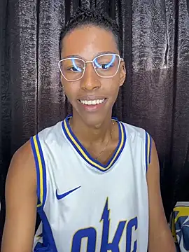 maiki18_ Chat XXX in diretta