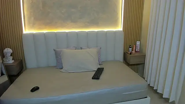 Michelle_Saenz_ Live XXX-chat