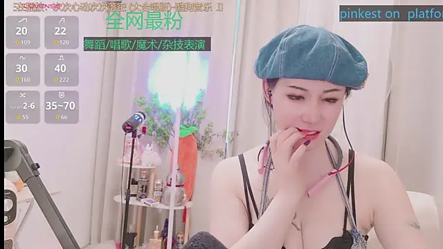 Luck_Lili_ Show in webcam