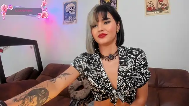 Chat +18 de La_Diabla_111_ ao vivo