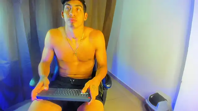 Chatroom XXX en direct de Milo_LatinBoy