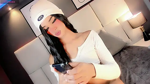 Kornylovee Adlı Modelin Canlı XXX Sohbeti