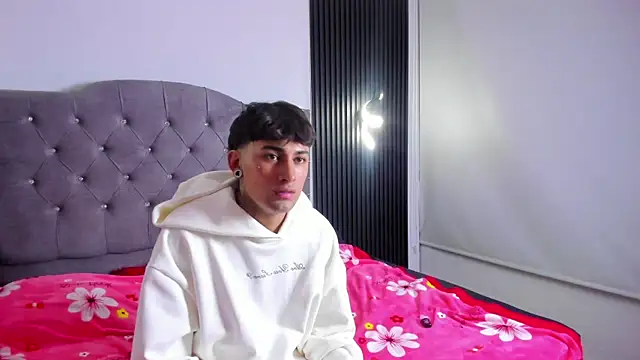 Kenji_n_Rousse's Live XXX Chat