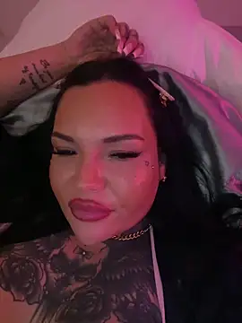 _MelinaCurves_ élő XXX-chatje