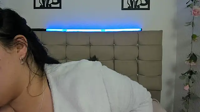 LinaBrowm লাইভ XXX চ্যাট