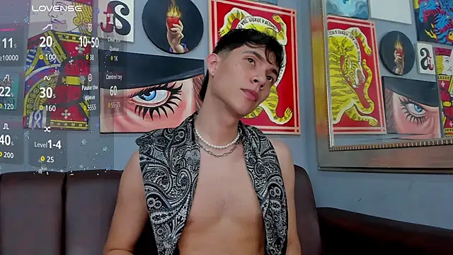 แชท XXX สดของ AronTawers