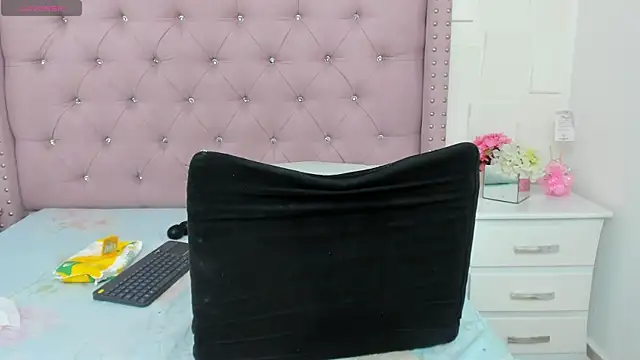 MonicaSchwartz live XXX chat