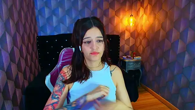 LiaHarryis live XXX chat