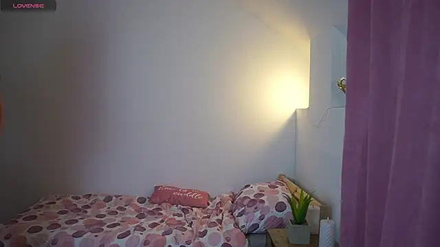 RocknRose18 Adlı Modelin Canlı XXX Sohbeti